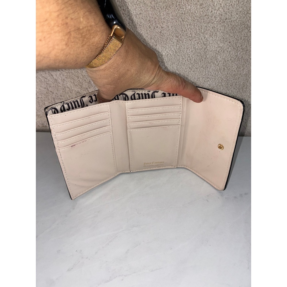 Juicy Couture Black Trifold Wallet - OS - Patent Monogram Heart Charm Y2K Glam - Picture 3 of 13